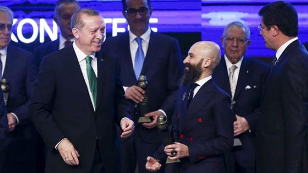 esta construction odulunu cumhurbaskani erdogan in elinden aldi esta construction odulunu cumhurbaskani erdogan in elinden aldi