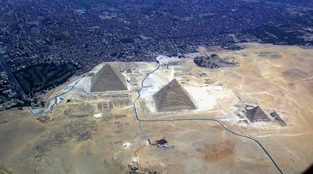 piramitlerin çevresi