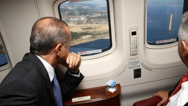 Erdoğan uçakta havalimanını izlerken