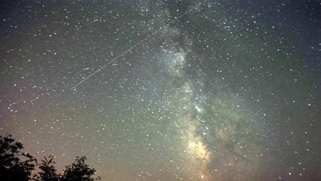 yıldız kayması şeklinde gerçekleşen meteor yağmuru