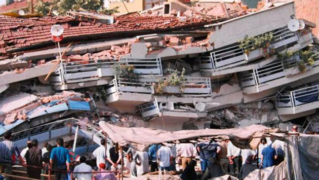 Düzce depreminde çöken binalar