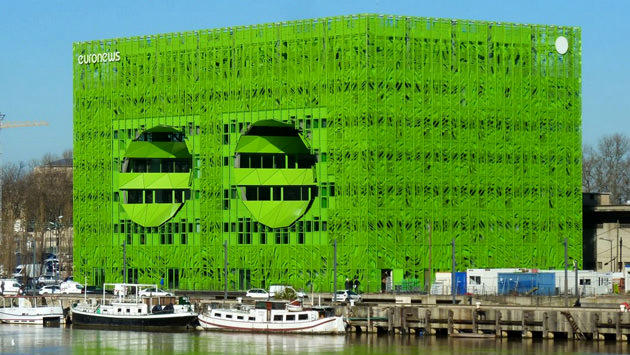 Euronews'ün yeşil renkteki kanal binası