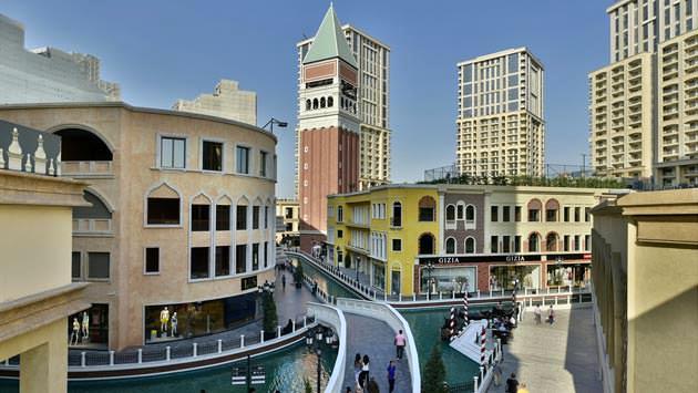 Viaport Venezia ortasında yer alan kule