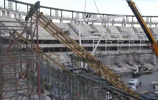 Vodafone Arena inşaatında çöken iskele
