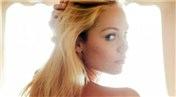 Laure Vandervoort Esquire için evinde poz verdi!