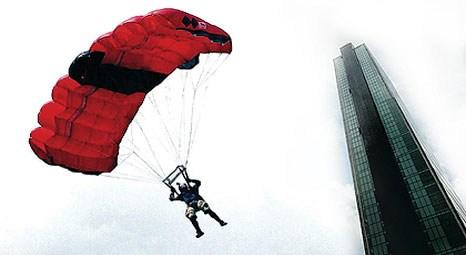 Sapphire İstanbul'dan paraşütle kim atladı?