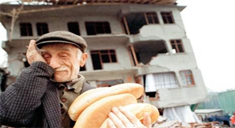 Yıkılmak için depremi bekliyorlar