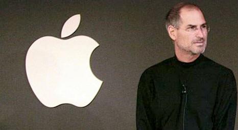 Steve Jobs hayatını kaybetti