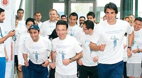 Kolon kanserine dikkat için Sapphire’e yürüyerek tırmandılar!