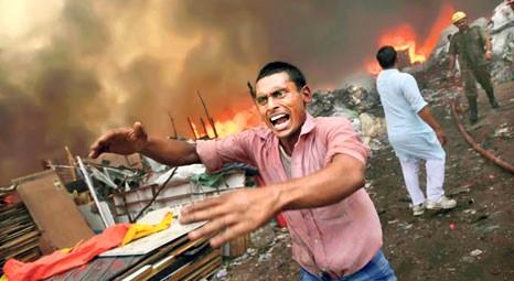 Yeni Delhi'de gecekondu mahallesi yandı!
