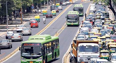 Yeni Delhi'de metrobüsü, otomobil sahipleri mahkemeye verdi!