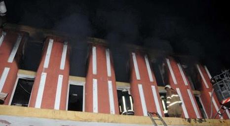 İzmir Menderes’deki mobilya fabrikasında 2 milyon liralık zarar neden olan yangın çıktı!
