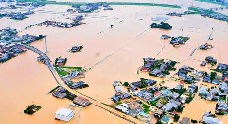 Japonlar sel tehlikesi nedeniyle evlerinden kaçıyor!