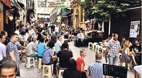 Beyoğlu'nda masa sandalye yasağı festivalle protesto edildi!