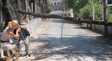 Bolu Zübeyde Hanım Kız Meslek Lisesi’nin bahçesini tel örgüyle kapattılar!