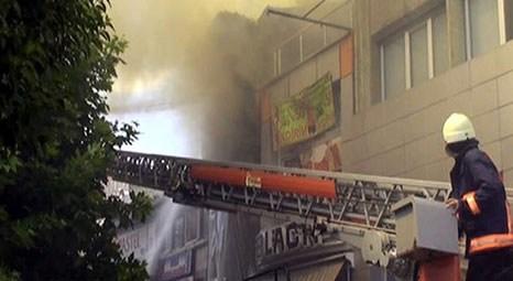 Kadiköy'de ahşap binada yangın çıktı!