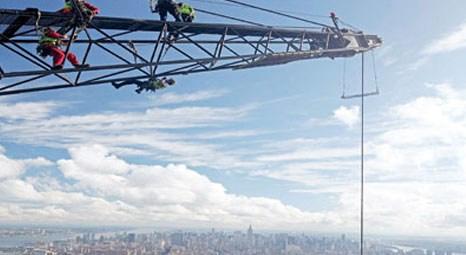 One World Ticaret Merkezi'nin işçileri 410 metre yükseklikte çalışıyor!