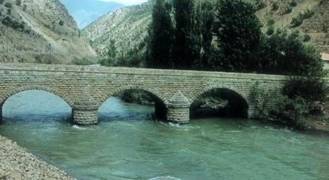 Artvin'deki 700 yıllık tarihi Berta Köprüsü sular altında korunacak!
