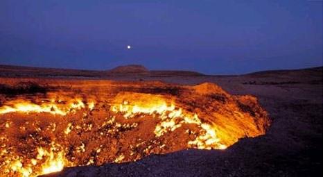 Türkmenistan’da Karakum Çölü’ndeki çukur gece gündüz yanıyor!