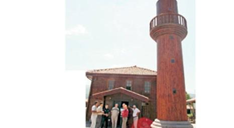 Samsun'da beton cami yapılınca halk 300 yıllık ahşap camiyi söktü!