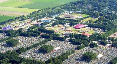Hollanda Flevoland'da Lowlands müzik festivali için çadırkent kuruldu! 