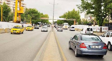 Ankara’daki Kızılay-Çayyolu metrosu trafiğin metrelerce uzamasına neden oluyor!