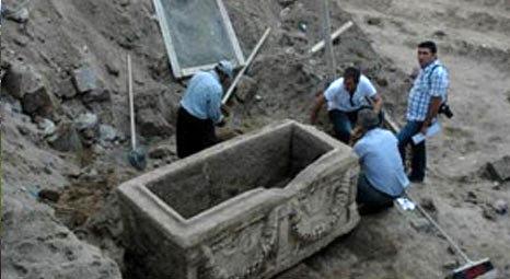 Kayseri’de inşaat firmasının yaptığı kazıda Roma dönemine ait 2 lahit bulundu!