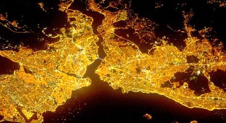 Uzaydan çekilen İstanbul'un gece fotoğrafında Boğaz'ı süsleyen köprüler dikkat çekiyor!