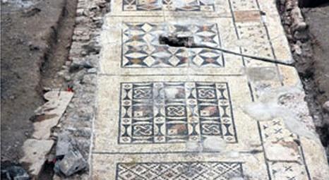 Alanya’daki bir tarlada Roma İmparatorluğu döneminden kalma dev bir mozaik bulundu!