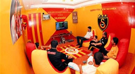 Abdürrahim Albayrak Galatasaraylı 4 arkadaşın cimbom odasında maç izlemeye davetli!