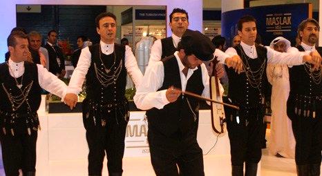 Ali Ağaoğlu, Dubai'deki Maslak 1453 projesinin standında kemençe çaldırdı!