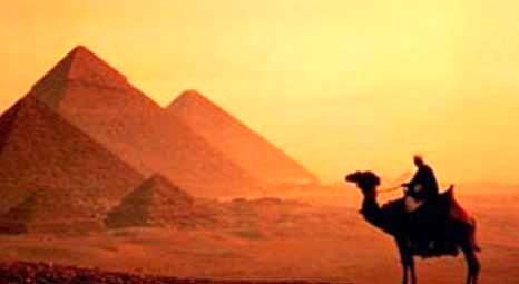 Kahire'nin Giza bölgesindeki Kefren Piramidi ziyarete açıldı! 