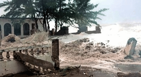 Jamaika kıyılarını, Sandy kasırgası vurdu! Küba'yı etkilemeye başladı!