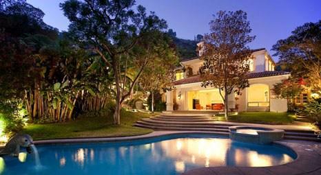 Sharon Stone, Beverly Hills’te 11 milyon dolara aldığı malikaneyi 4 milyon dolara sattı!