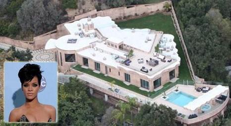 Rihanna, Los Angeles'ta 7 odalı ve 9 banyolu bir malikane satın aldı! 12 milyon dolar harcadı!