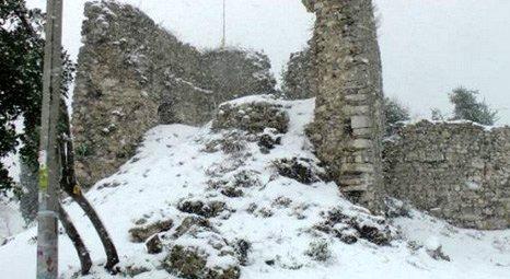 Akçakoca’daki Tarihi Ceneviz Kalesi’nin duvarları çöktü!