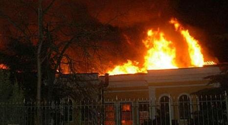 Galatasaray Üniversitesi’nde yangın çıktı, 142 yıllık bina büyük zarar gördü!