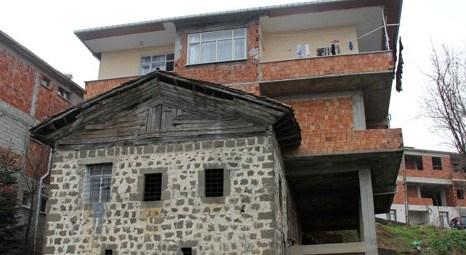 Rizeli Nurettin Katırcı, eski taş evinin üstüne yeni bina inşa etti!
