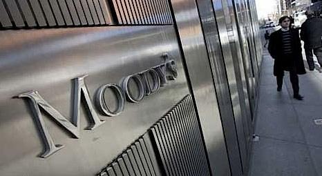 Moody's, İngiltere'nin kredi notunu bir basamak düşürdü!