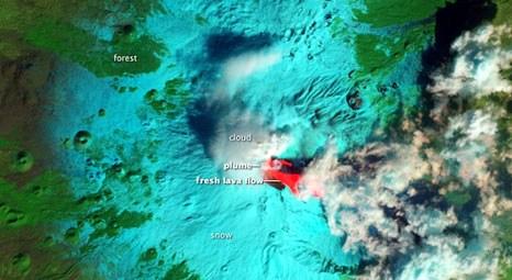Sicilya Adası'ndaki Etna yanardağı uzaydan görüntülendi!