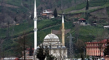 Rize Muradiye’deki 59 yıllık caminin yeni minaresi eskisinden uzun oldu!