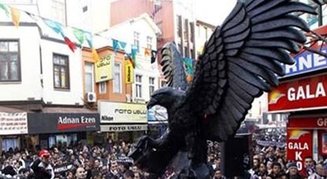 Beşiktaş Belediyesi'nin Çarşı'ya yaptırdığı kartal heykelinin açılışı yapıldı!