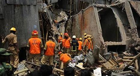 Bangladeş’te bina çöktü 3 kişi hayatını kaybetti!