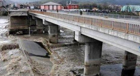 Zonguldak Filyos Çayı'ndaki çöken köprü yenilendi!