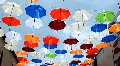 Antalya'da Dönerciler Çarşısı'na yüzlerce şemsiyeden oluşan dekor yapıldı!