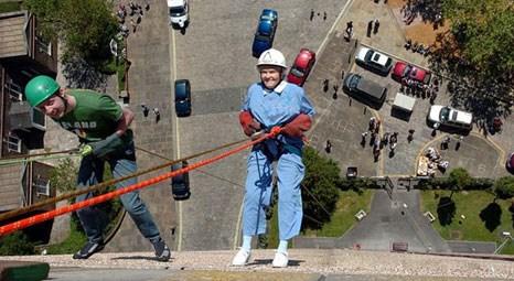 İingiliz Doris Long, 99 yaşında 11 katlı binaya tırmandı!
