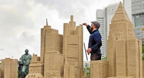 Frankfurt Gökdelen Festivali'nde yapılan kumdan kuleler betonlarla bir arada!