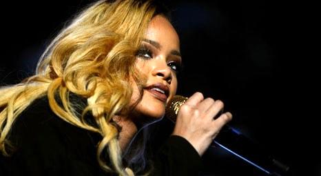 Rihanna, BJK İnönü Stadı'ndaki konserinde sevenleriyle buluştu!
