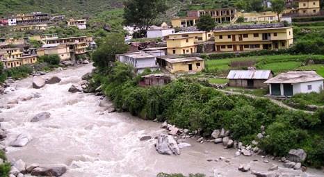 Hindistan'daki Uttarakhand'ı yağmur suları yuttu!