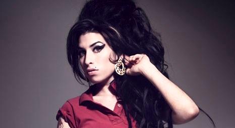 Amy Winehouse’un kişisel eşyaları Londra’da sergiye çıktı!
